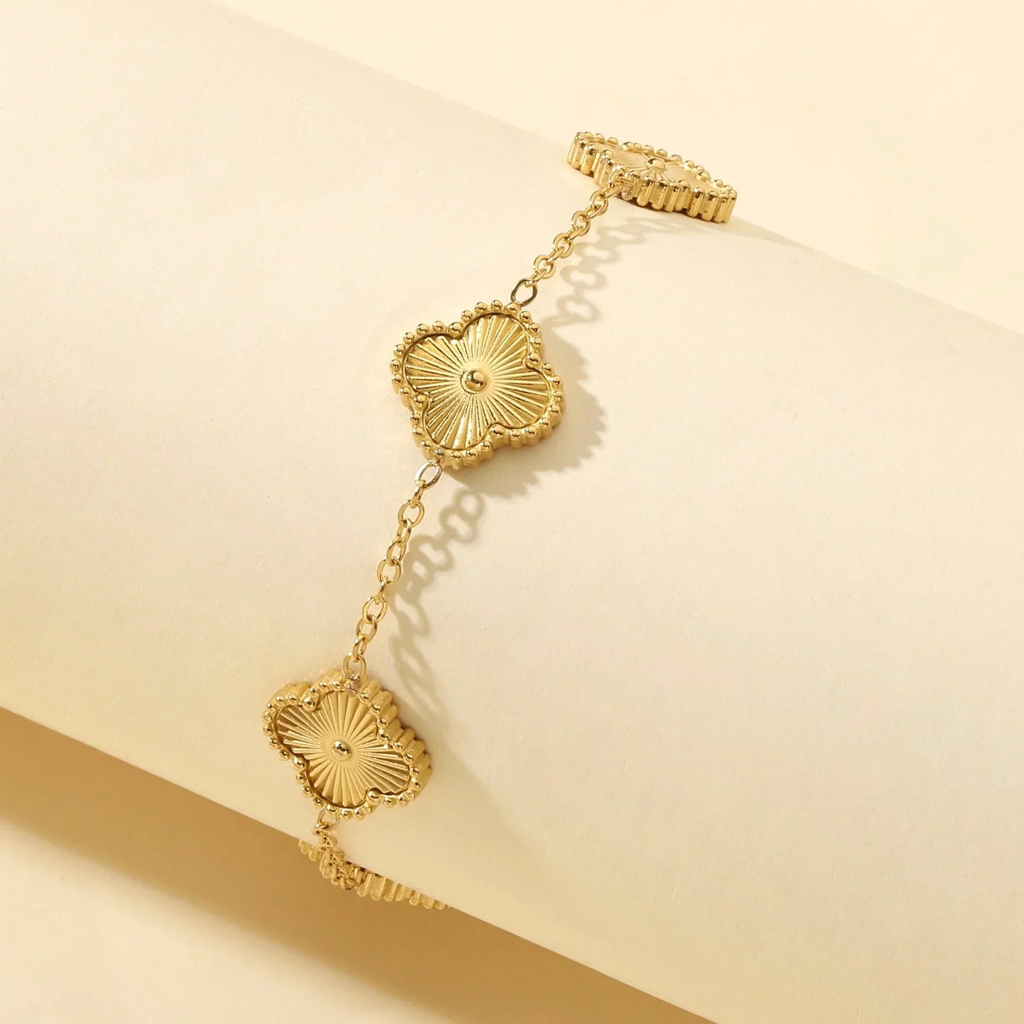 Golden Clover Flower Bracelet - Creovoxa